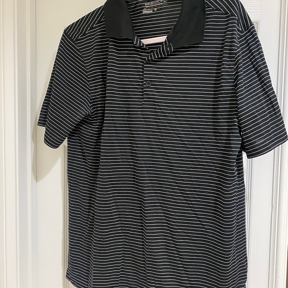 🔴Men’s Nike golf shirt size medium